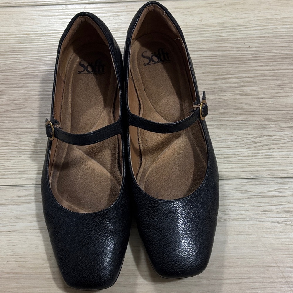 Sofft Women's Black Leather Flats Size 8
